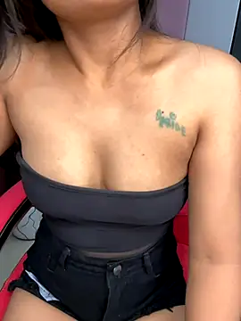 LeisyXO online show from September 26, 2025, 9:43 pm