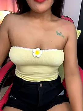 LeisyXO online show from October 4, 2025, 7:48 pm