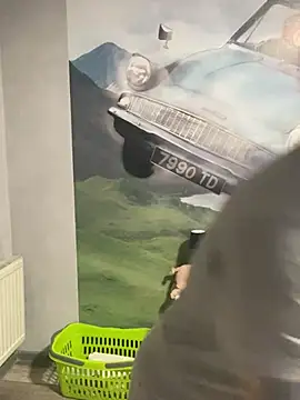 poussichienne online show from March 12, 2025, 5:28 pm