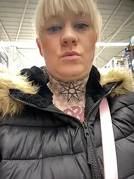 poussichienne online show from March 18, 2025, 9:01 am