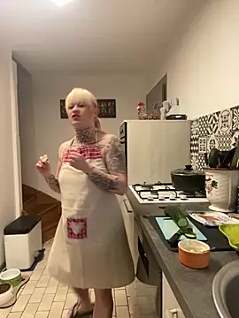 poussichienne online show from February 13, 2025, 2:31 pm