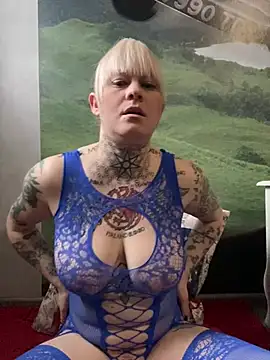 poussichienne online show from February 4, 2025, 12:22 pm