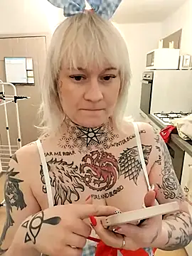 poussichienne online show from February 21, 2026, 5:04 pm