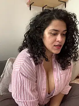 Curvydesifromgermany online show from April 16, 2026, 10:16 am