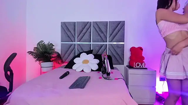 Laura Dicardy online show from February 25, 2026, 8:08 pm