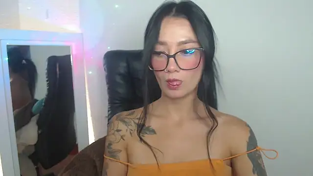Snapshot of mariiana-diaz chatting on June 12, 2026, 3:21 pm mariiana-diaz online show from June 12, 2026, 3:21 pm