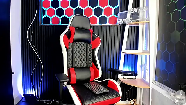 Steev Novoa online show from April 16, 2026, 4:24 am