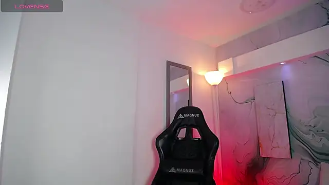 Steev Novoa online show from April 8, 2026, 2:46 am