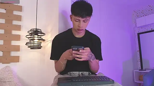 Steev Novoa online show from March 19, 2025, 4:25 am