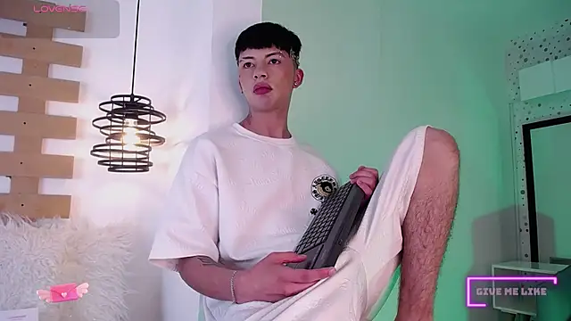 Steev Novoa online show from March 11, 2025, 9:34 am