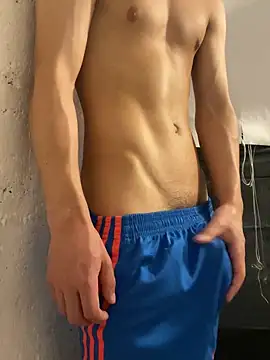 Mrtzz  online show from February 12, 2025, 8:40 pm