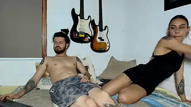 emiandstiv online show from February 3, 2025, 10:11 pm