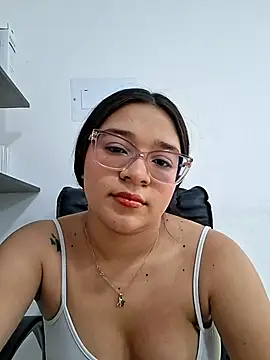 -VICKKY online show from March 17, 2026, 7:50 pm