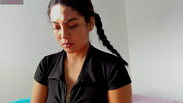 sofiaparker8 online show from October 27, 2025, 9:27 pm