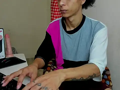 cardrey05 online show from September 19, 2025, 8:02 pm