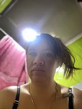 Snapshot of Emiily_lee chatting on May 18, 2026, 9:25 am Emiily lee online show from May 18, 2026, 9:25 am