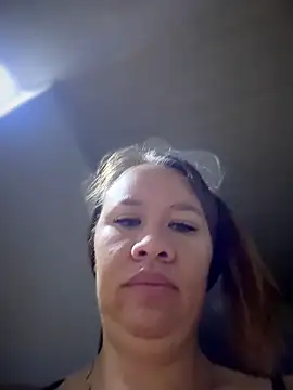 Snapshot of Emiily_lee chatting on May 13, 2026, 9:27 am Emiily lee online show from May 13, 2026, 9:27 am
