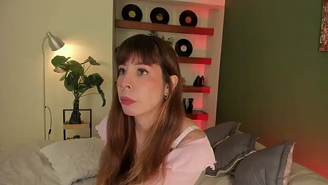 Snapshot of iriiina_veneno chatting on February 22, 2026, 12:46 am iriiina veneno online show from February 22, 2026, 12:46 am