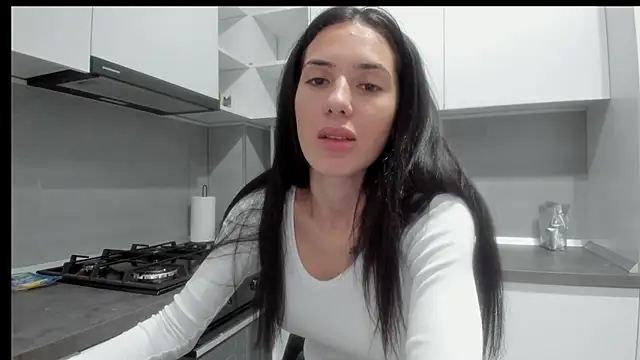 Emmapmg online show from November 11, 2025, 11:49 am