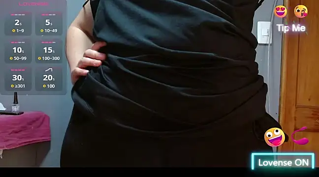 Snapshot of emily_white001 chatting on March 22, 2025, 9:53 pm emily white001 online show from March 22, 2025, 9:53 pm