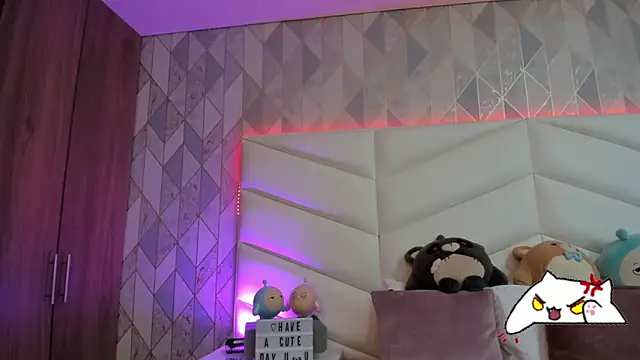 Snapshot of Violettbloss chatting on February 3, 2026, 3:26 am Violettbloss online show from February 3, 2026, 3:26 am