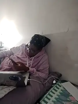 madamsensuale online show from December 17, 2025, 3:44 am