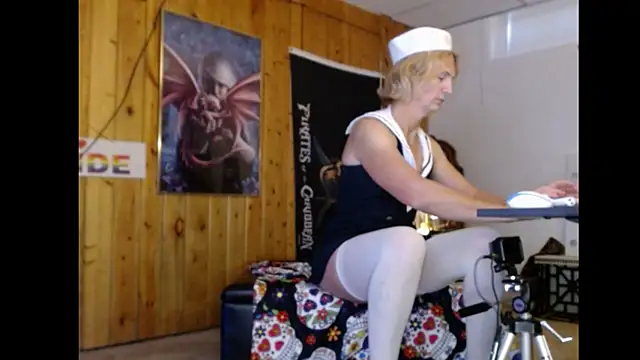 JamieBottoms online show from October 31, 2025, 1:08 pm