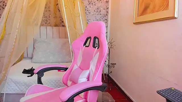 agatha rusell  online show from February 20, 2025, 10:48 pm