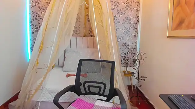 agatha rusell  online show from February 20, 2025, 4:14 pm