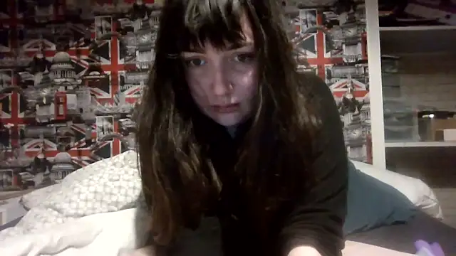 Lynylou online show from October 28, 2025, 5:01 pm