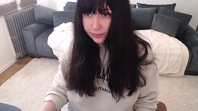 Lynylou online show from March 4, 2025, 10:24 am