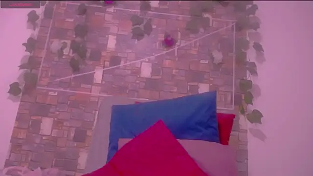 CrazyRousex online show from November 11, 2025, 3:40 pm