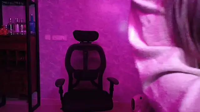 MidnightFlame online show from December 20, 2025, 11:02 am