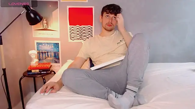 Elio555 online show from October 26, 2025, 6:52 pm