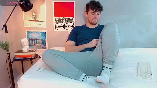 Elio555 online show from October 18, 2025, 9:50 pm