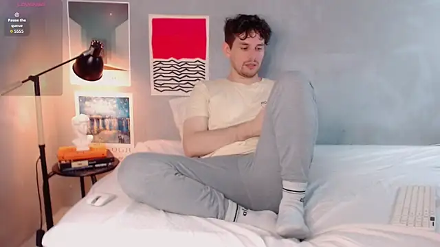 Elio555 online show from November 30, 2025, 8:31 pm