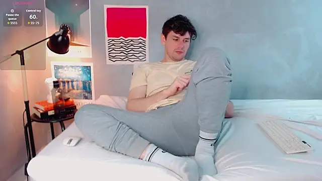 Elio555 online show from December 13, 2025, 8:37 pm