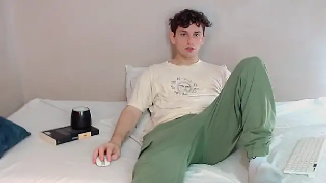 Elio555 online show from February 26, 2025, 11:52 pm