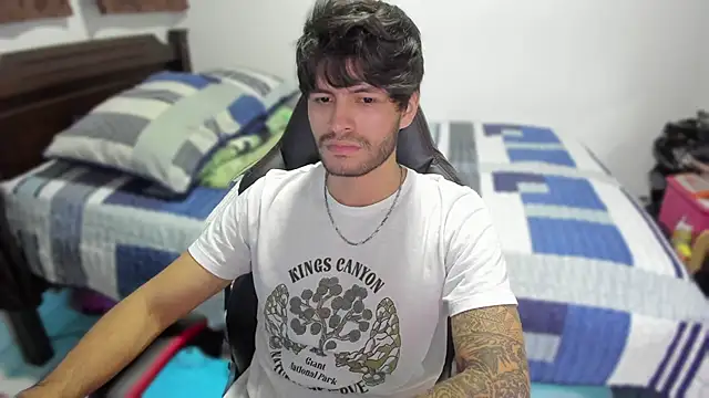 justin stark7 online show from January 8, 2025, 11:30 pm