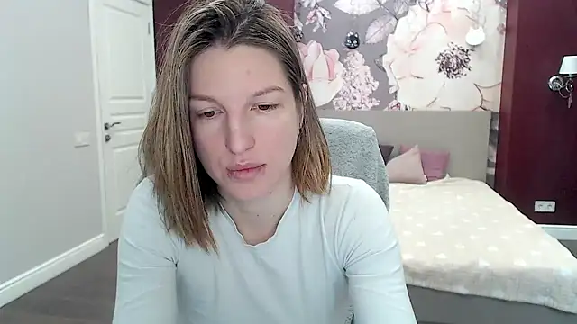 EmilyWalkeri online show from February 6, 2025, 7:56 am