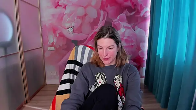 EmilyWalkeri online show from March 21, 2025, 10:06 am