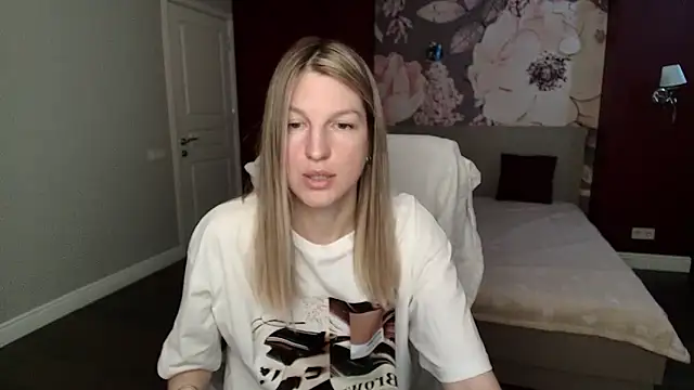 Snapshot of EmilyWalkeri chatting on May 6, 2026, 7:01 am EmilyWalkeri online show from May 6, 2026, 7:01 am