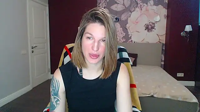 EmilyWalkeri online show from March 5, 2025, 8:10 am