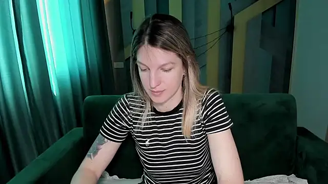 Snapshot of EmilyWalkeri chatting on April 20, 2026, 6:49 am EmilyWalkeri online show from April 20, 2026, 6:49 am