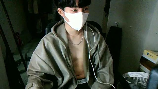 Snapshot of max5388 chatting on May 4, 2026, 6:00 pm max5388 online show from May 4, 2026, 6:00 pm