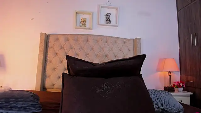 allisson m online show from December 2, 2025, 12:07 pm