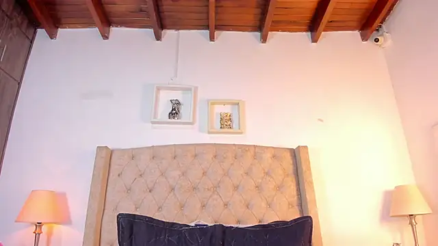 allisson m online show from October 3, 2025, 12:06 pm