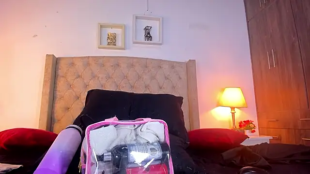 allisson m online show from March 12, 2026, 12:09 pm