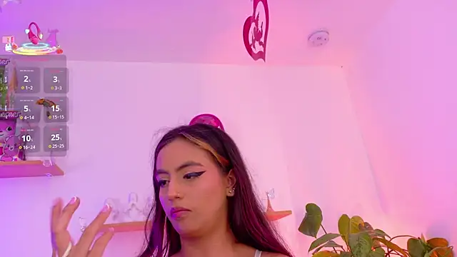 Snapshot of emily_bank chatting on February 19, 2026, 7:44 pm emily bank online show from February 19, 2026, 7:44 pm