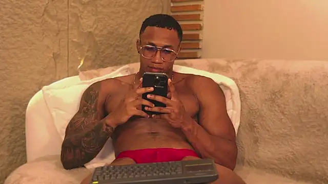 Logan Varela online show from March 19, 2025, 2:05 am